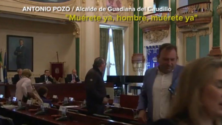 El alcalde de Guadiana del Caudillo, a un diputado del PSOE: &quot;Fascista tú, muérete ya&quot;
