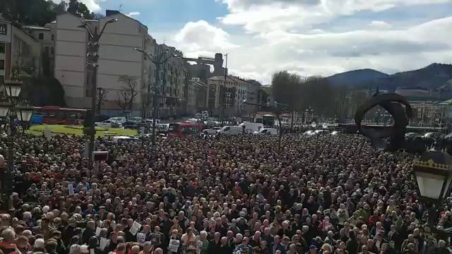 Nueva concentración masiva de pensionistas en Bilbao