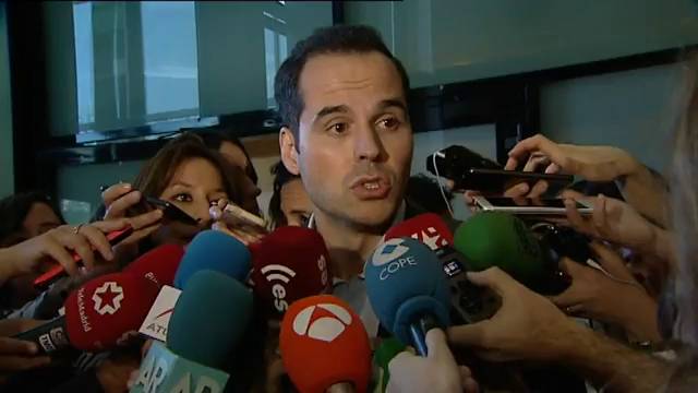 El PSOE anuncia una moción de censura contra Cifuentes por el escándalo de su máster