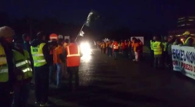 Trabajadores de ALcoa protestan en San Cibrao