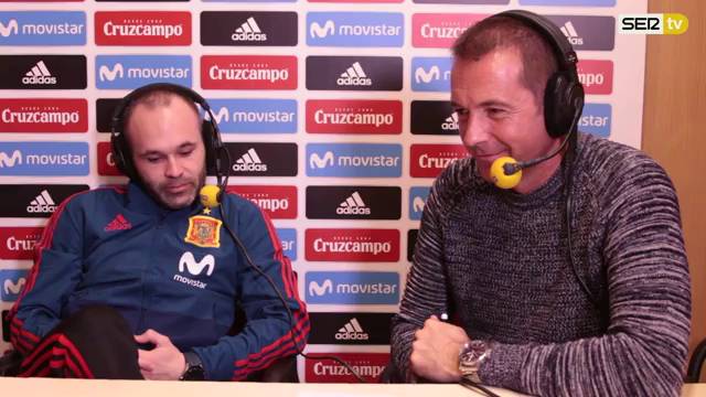 La emoción de Iniesta al escuchar a los aficionados del Barça