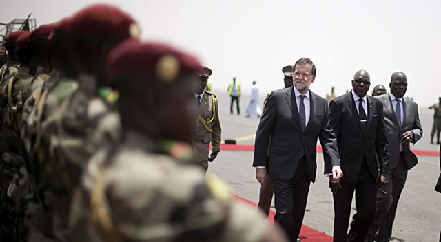 Rajoy viaja a África en plena crisis migratoria en el Mediterráneo