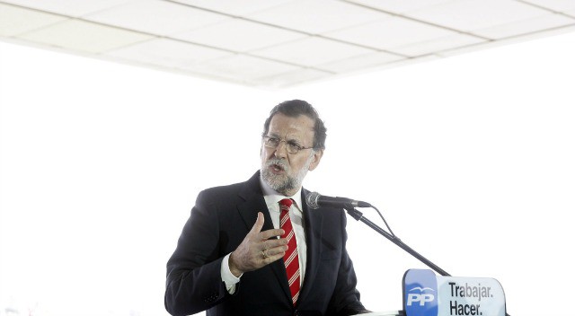 Rajoy presume de los datos del paro