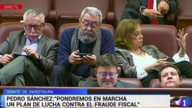 Cándido Méndez aclara qué estaba haciendo con el móvil en el Congreso