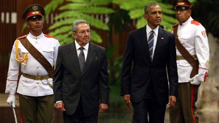 Obama y Raúl Castro protagonizan un encuentro histórico en La Habana