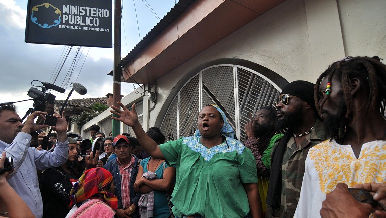 El gobierno de Honduras paga a militares para recabar información de activistas