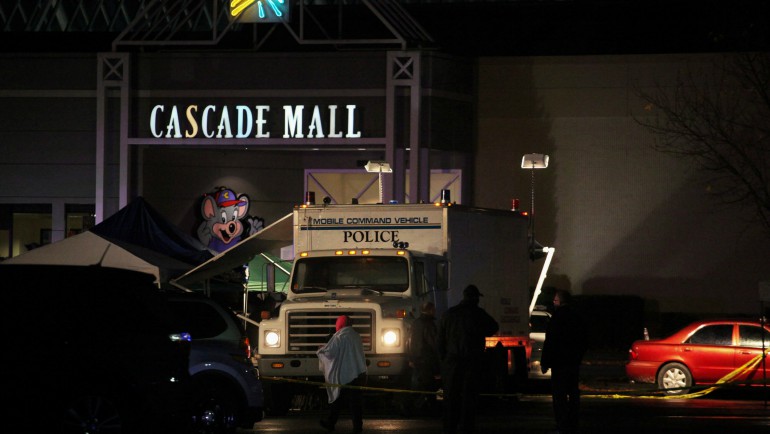 Cuatro muertos y un herido grave en un tiroteo en un centro comercial de EEUU