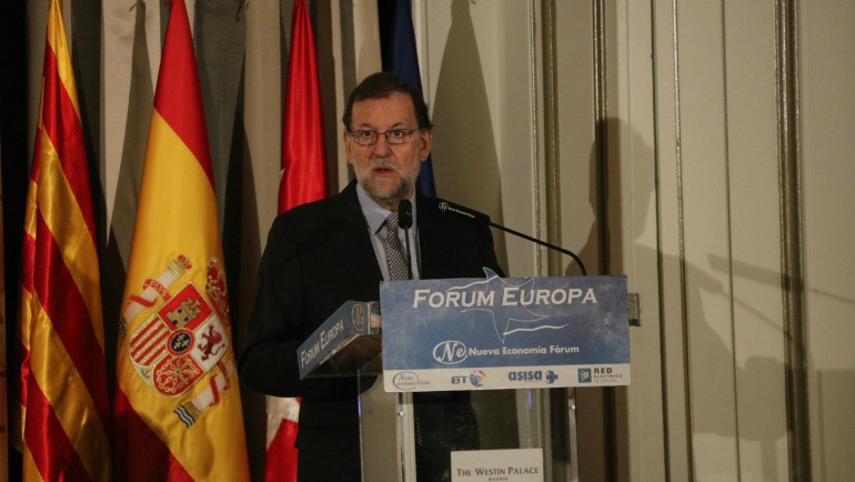 Rajoy ve &quot;muy razonable&quot; la decisión del PSOE y augura &quot;un gran futuro&quot; a España