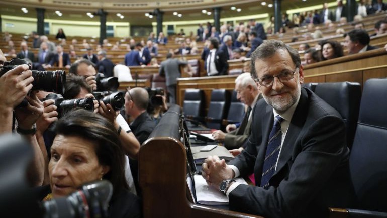 Rajoy asume que tendrá que dialogar y ofrece acuerdos en cuestiones de Estado