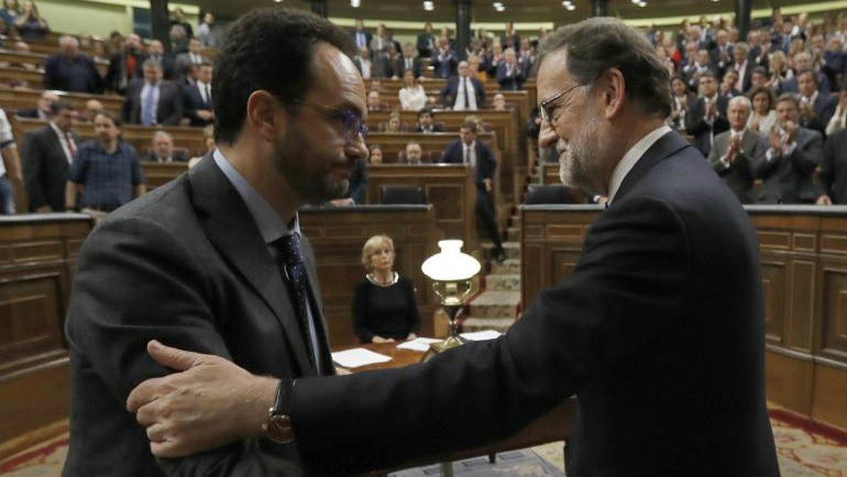 Mariano Rajoy, investido presidente con la abstención de 68 diputados socialistas
