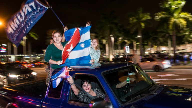 Fiesta en el Versailles de Miami tras la muerte del líder cubano Fidel Castro