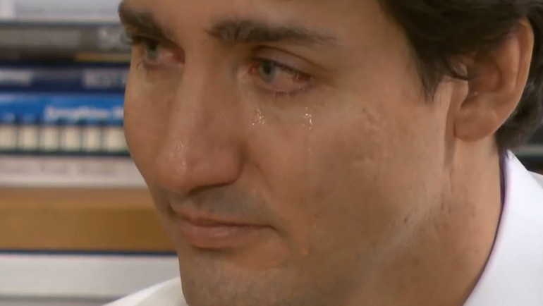 La emotiva reacción de Justin Trudeau cuando se reencontró con una familia de refugiados sirios acogidos en Canadá