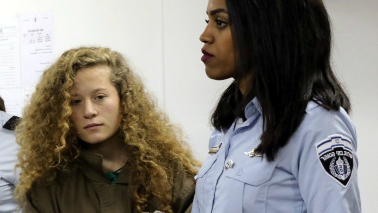 Declara ante el juez la adolescente palestina que abofeteó a un soldado israelí