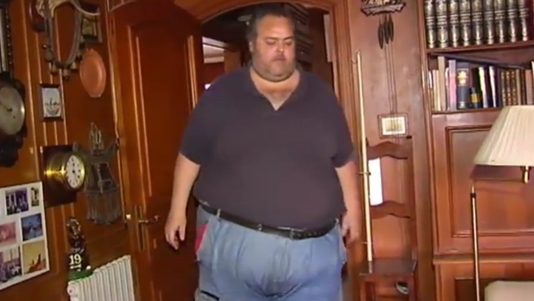 Un hombre de 320kg denuncia que no le pueden operar porque no hay camas que soporten su peso