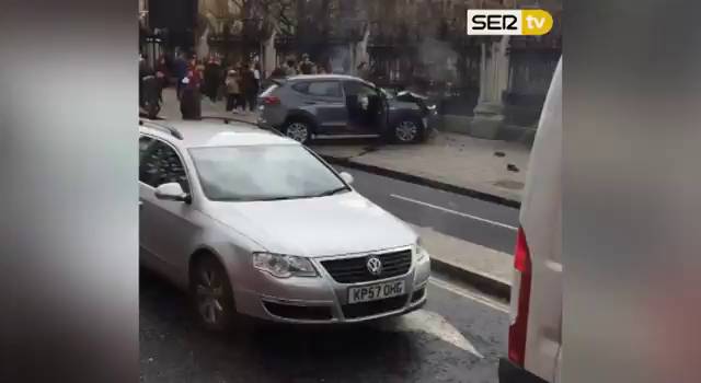 Un vídeo capta al coche del atacante momentos después del atentado de Londres