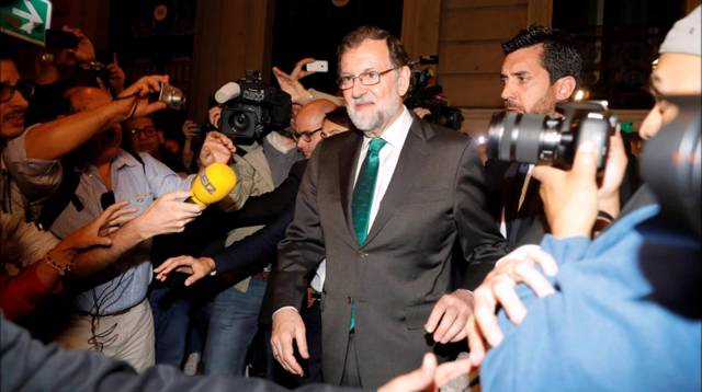 Rajoy descarta dimitir y Sánchez será presidente del Gobierno