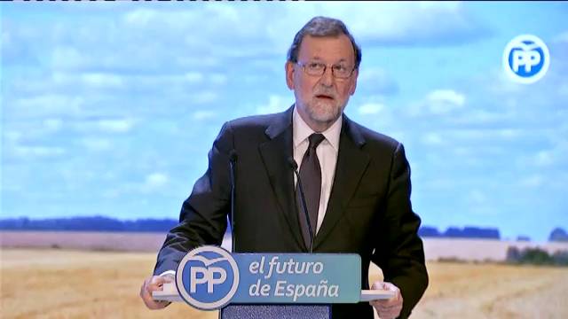 Rajoy inclina la balanza hacia Santamaría al reivindicar la gestión de ambos en Cataluña