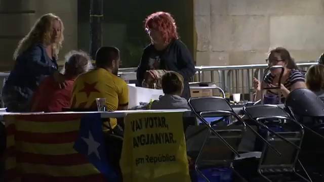 Independentistas radicales cortan la vía del AVE en Girona y colapsan el centro de Barcelona