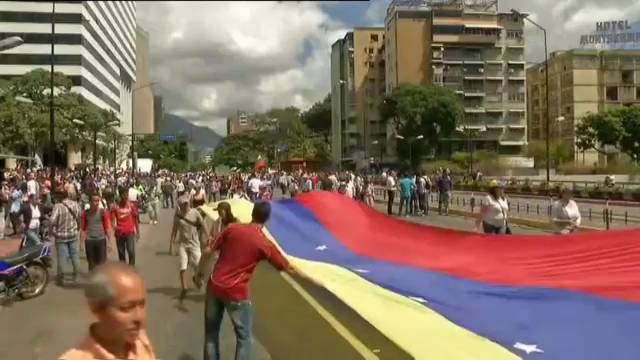 Juan Guaidó y la oposición mantienen su pulso a Maduro en las calles